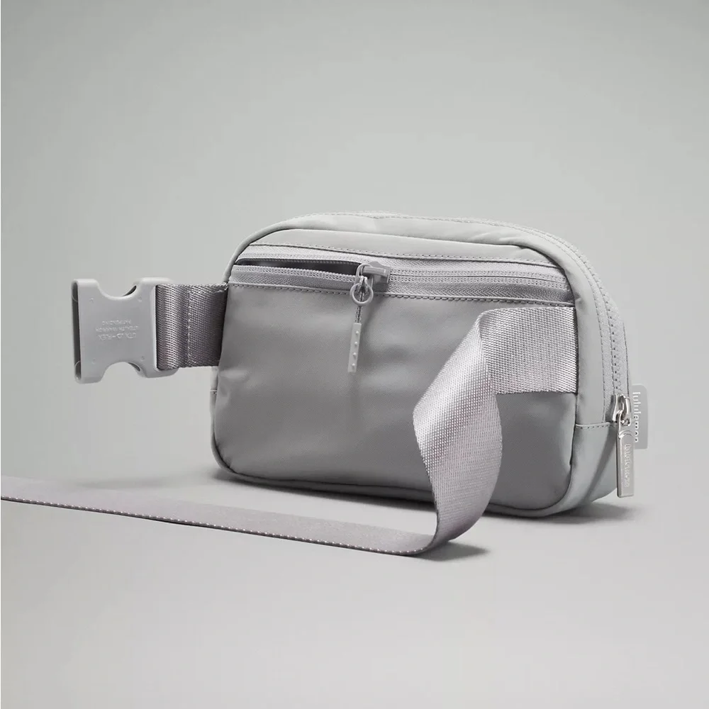 Lululemon Everywhere Belt Bag - Picture 5 of 6